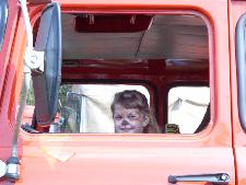 Der Traum vieler Kinder. Einmal im Feuerwehrauto am Steuer sitzen.